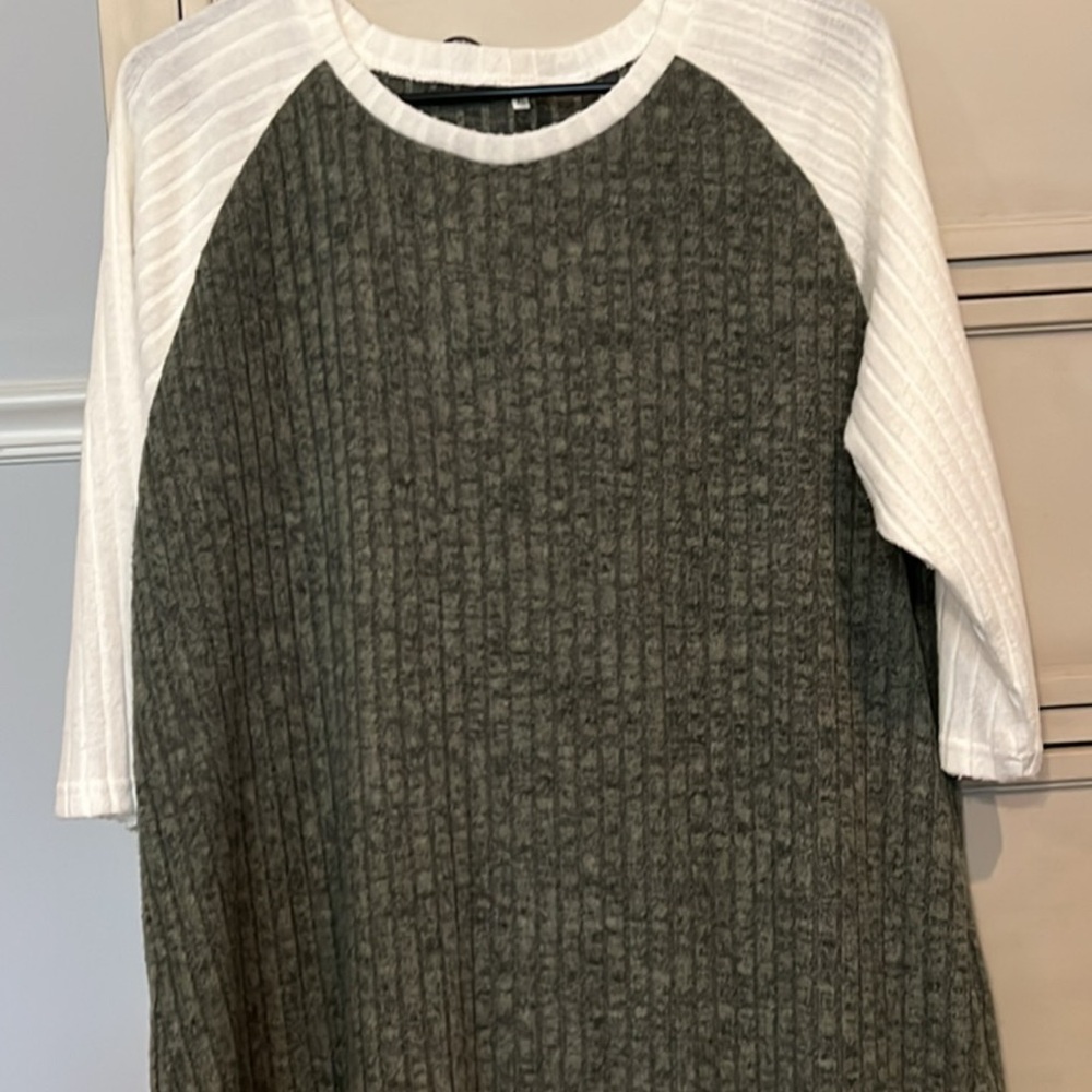 Two-Tone Ribbed Tunic Top - Olive Green & White